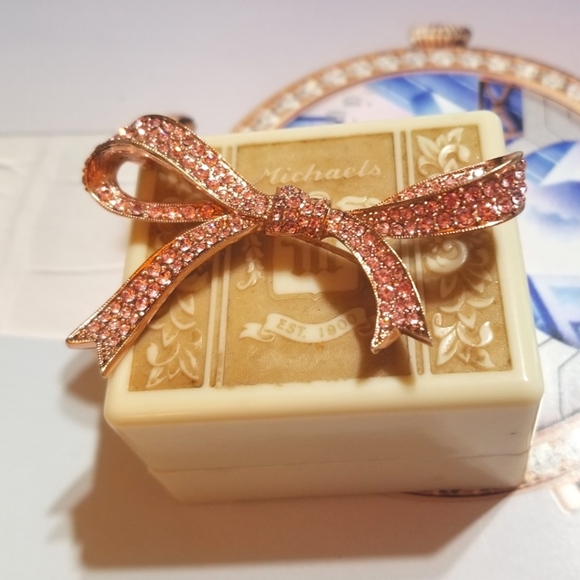 KJL Sparkling Rose Goldtone Pink Crystal Ribbon Bow Brooch - Picture 7 of 7